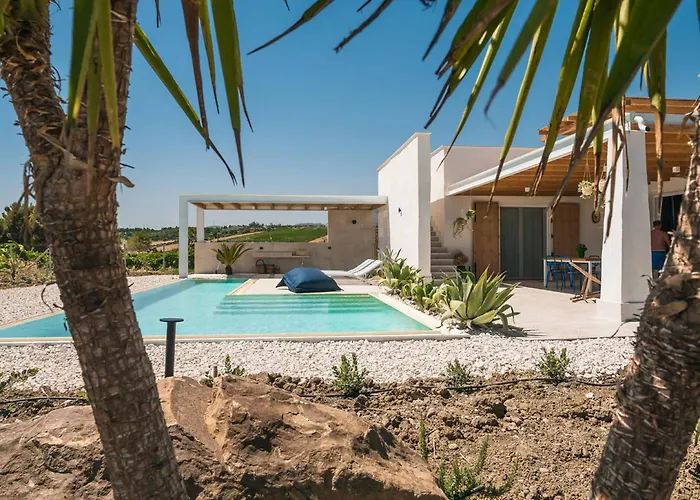 Villa Della Qubbah With Pool