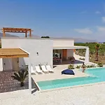Villa Della Qubbah With Pool *