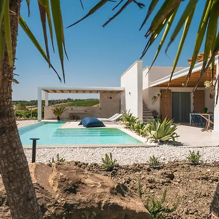 Villa Della Qubbah With Pool