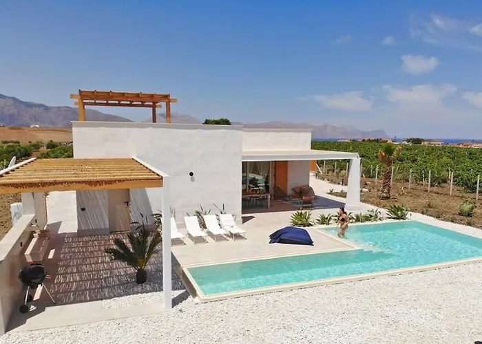 ヴィラ Della Qubbah With Pool *