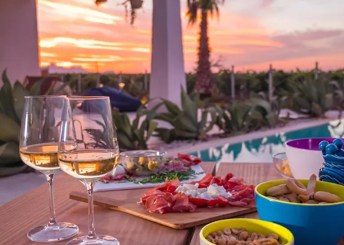 ヴィラ Della Qubbah With Pool *